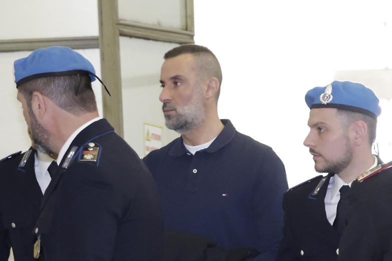 Omicidio a Rogoredo, Cinturrino parla in aula e nega tutto sul delitto Mansouri