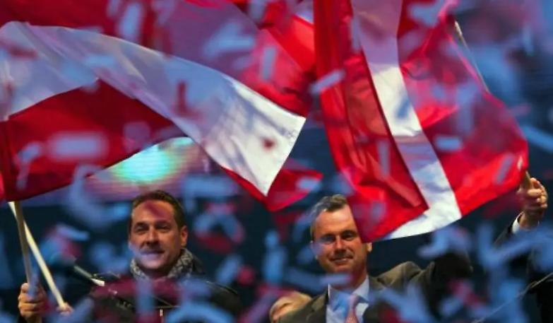 Austria, trionfano i nipotini di Haider: estrema destra al 37%