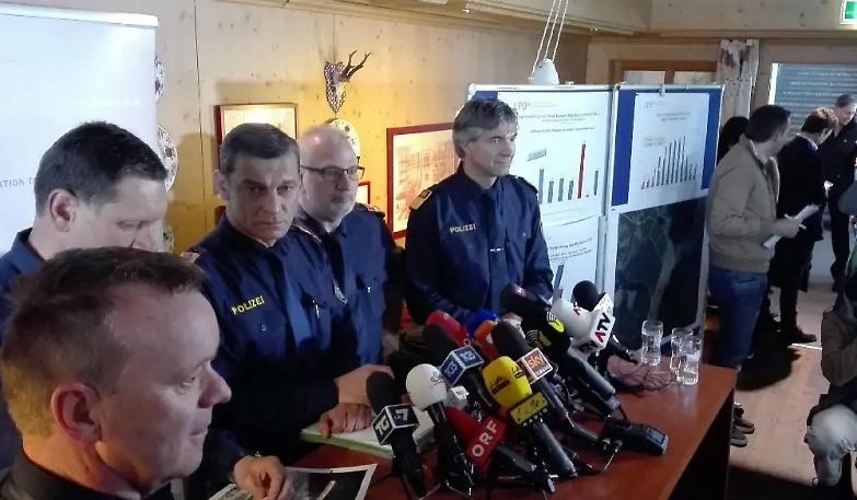 Brennero, l'Austria vuole schierare l'esercito oltre confine. Renzi: "E' illegale"