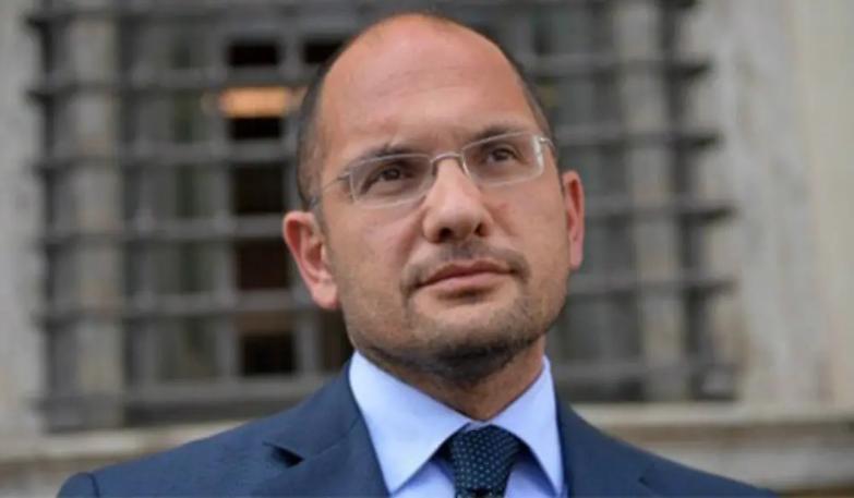 Castelli: &laquo;Stanno criminalizzando la politica. Basta gogne&raquo;