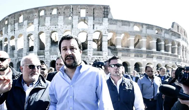 Salvini: "Giachetti? Neanche sotto tortura! Al ballottaggio voterei Raggi"