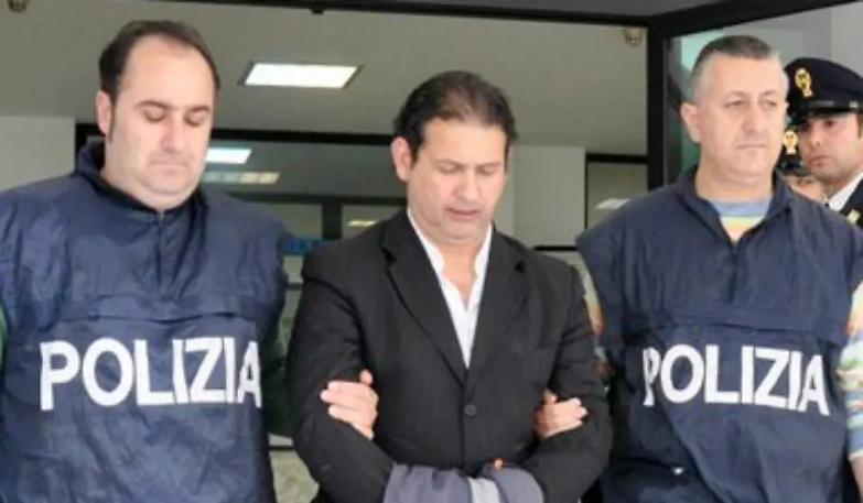 Se la fabbrica dei mostri si rivela falsa e bugiarda