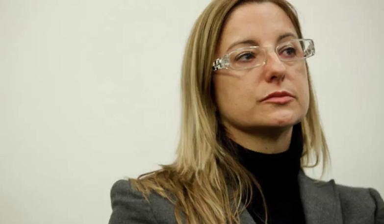 La regina madre diventa la tutrice della tenera Raggi