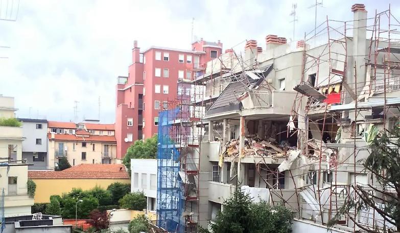 Scoppia un palazzo a Milano, tre morti