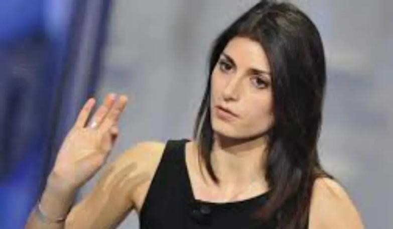 Rush finale al veleno. Spunta il dossier anti-Raggi