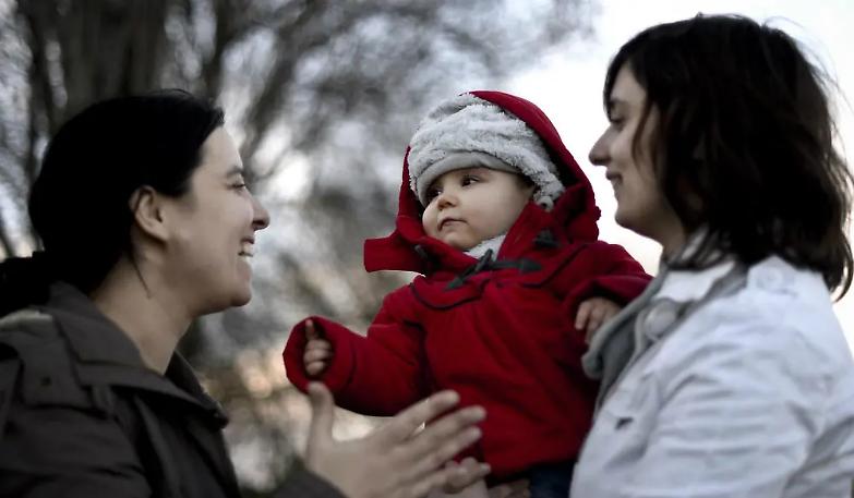 La Cassazione dice s&igrave; alle adozioni gay
