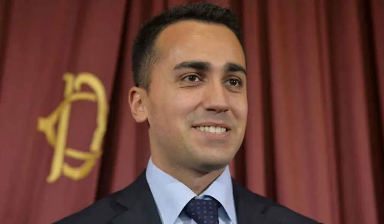 Grillo ora vuole lItalicum, Alfano minaccia la crisi