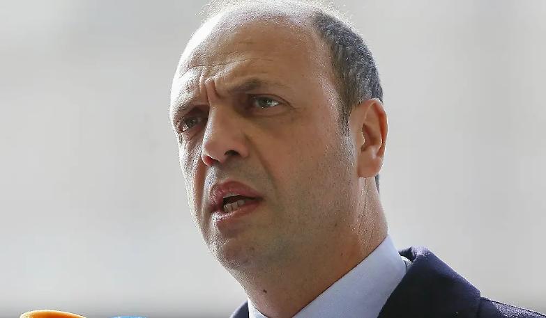 Colpito Alfano, luomo del "no" sulla prescrizione