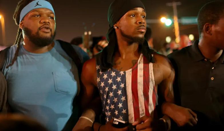 I pugni neri tornano nel cielo degli Stati Uniti