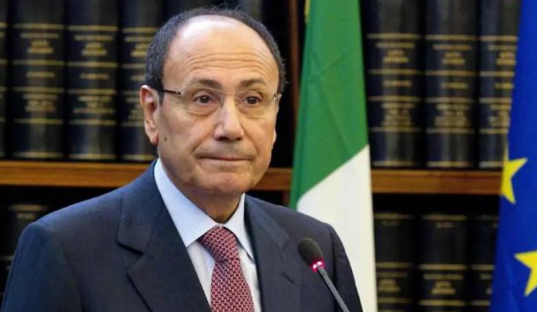 E il Cav disse a Schifani: &laquo;ripassi tra qualche mese...&raquo;