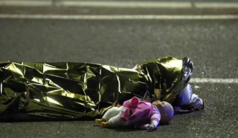 Strage a Nizza, tir sulla folla uccide 84 persone. La polizia: "E' terrorismo"