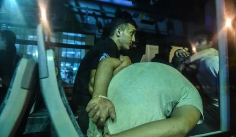 La vendetta di Erdogan. Retata di giudici e militari