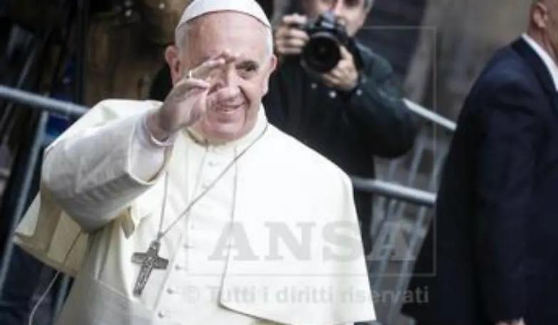 Il Papa che parla di pace e non cade nella trappola, di odio, dell'Isis