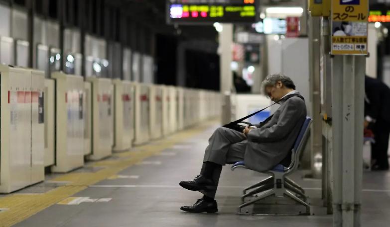 Uccisi dal lavoro la strage silenziosa del "karoshi"