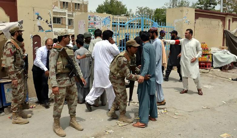 Pakistan: attacco suicida in un ospedale. Oltre 90 morti e decine di feriti