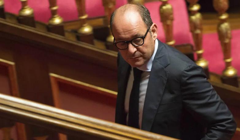 Caridi, il gip lo interroga "al buio"