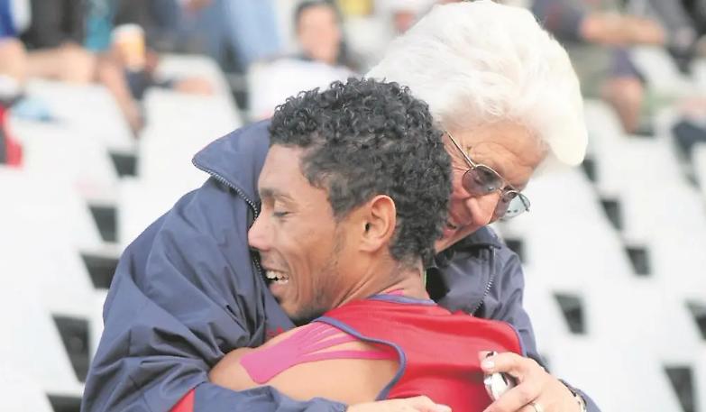 Vince l'oro e batte il record dei 400 grazie a "zia Ans"