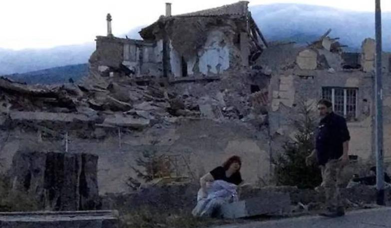 &laquo;Qui non c'&egrave; pi&ugrave; niente: contiamo solo i cadaveri col terrore delle scosse&raquo;