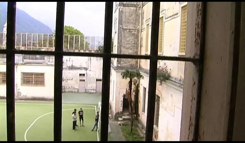 Il carcere &egrave; minorile, ma la rivolta la fanno i maggiorenni