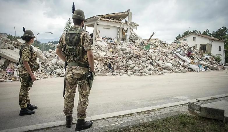 &laquo;Dagli allo sciacallo!&raquo;. Gli untori di Amatrice