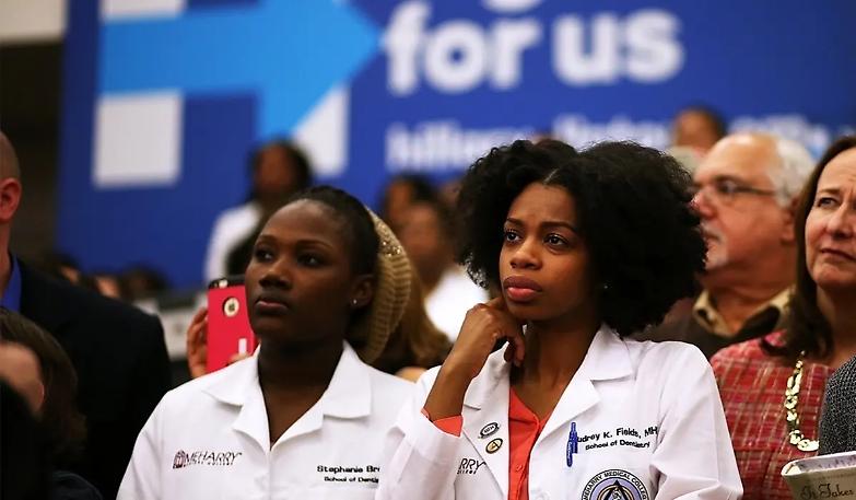 I giovani afroamericani non si fidano di Hillary