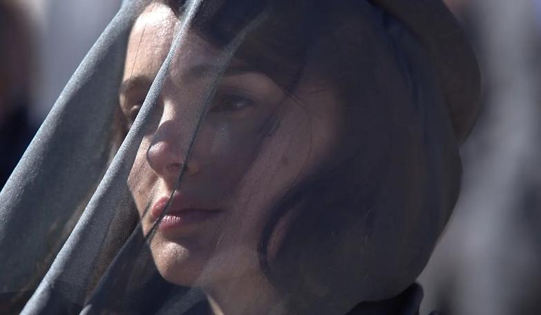 Larra&igrave;n racconta Jackie: la regina senza corona strega il Festival