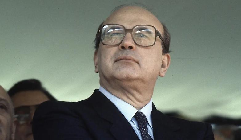 Quella volta che Craxi mi abbracci&ograve; e disse: &laquo;Lo dobbiamo salvare&raquo;