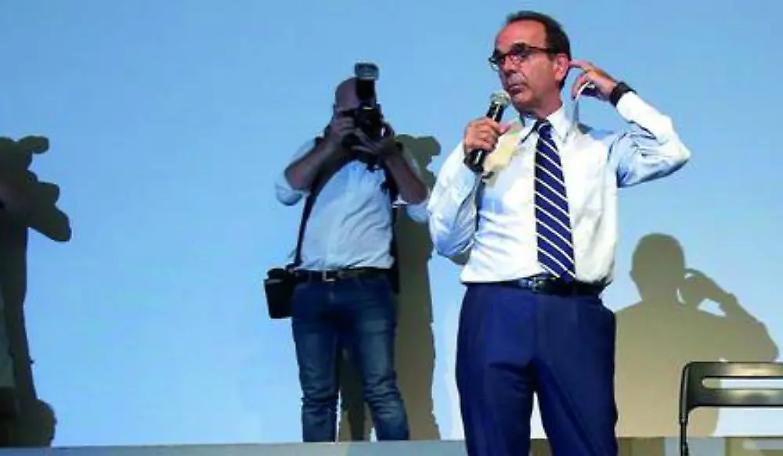 &laquo;Siamo l'alternativa a Renzi&raquo;. Parisi scende in campo