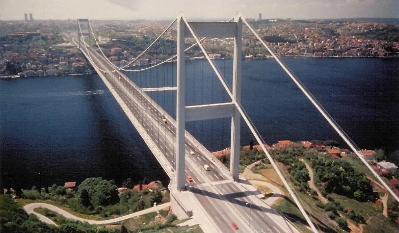 Renzi riannuncia il ponte sullo Stretto: &laquo;Dar&agrave; soldi e lavoro&raquo;