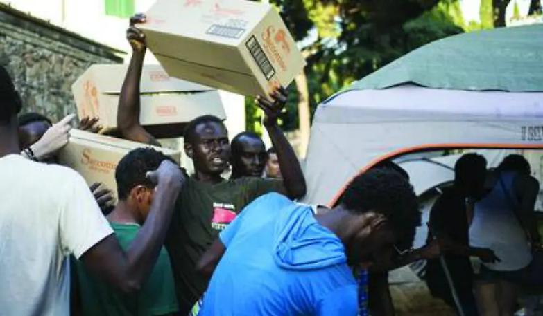 I migranti dell'ex Baobab, sgomberati e abbandonati, protestano in Campidoglio