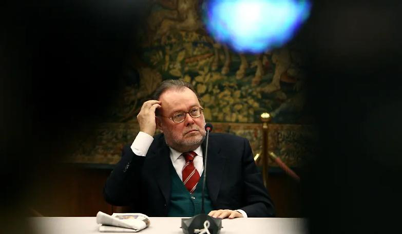 Petruccioli: &laquo;Il vecchio Pci &egrave; ancora vivo e crede di avere il Santo Graal&raquo;