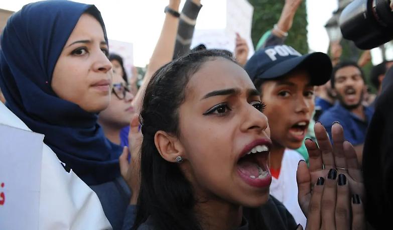 Il Marocco in piazza contesta la polizia. Il Re teme il contagio