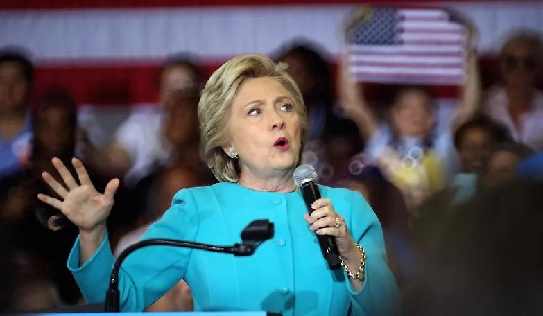 Da Hoover a Comey, il senso dell'Fbi per il potere...