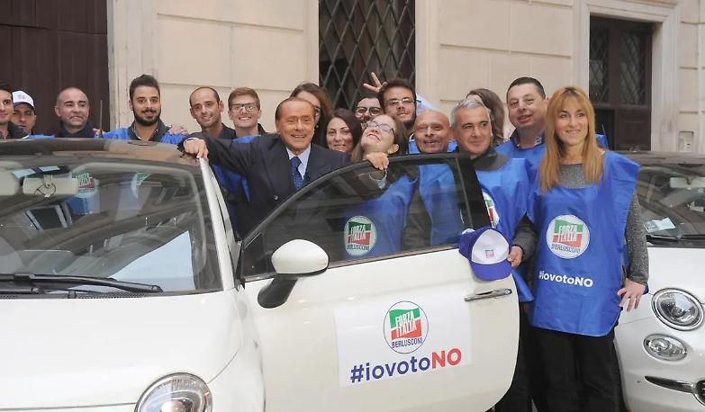 Berlusconi sprona i suoi: &laquo;Col No torna la democrazia&raquo;