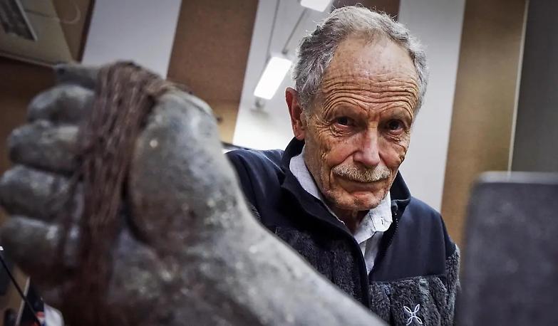 De Luca: &laquo;Pi&ugrave; Cohen che Dylan la mia letteratura tra sacro e profano&raquo;