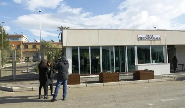 Agrigento, quei bambini perquisiti prima dei colloqui