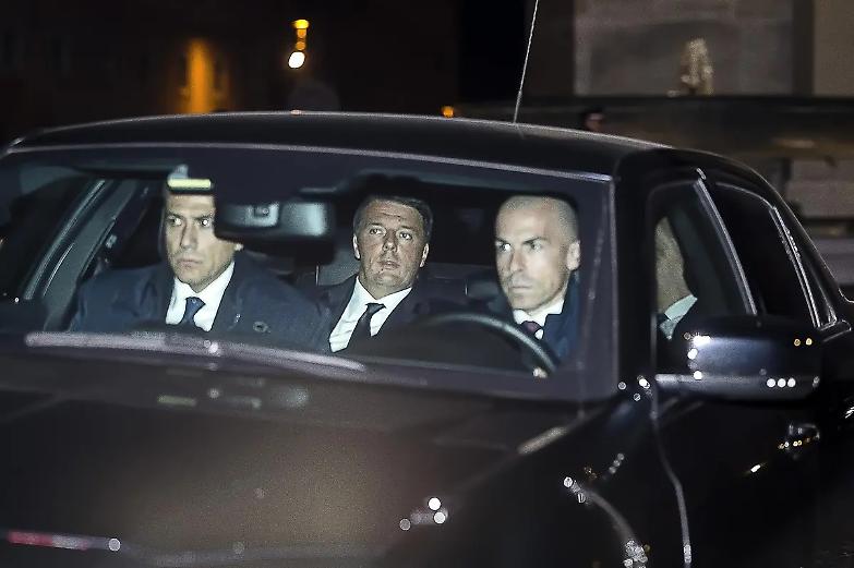 Renzi si dimette: &laquo;Governissimo o voto subito dopo la decisione della Consulta&raquo;