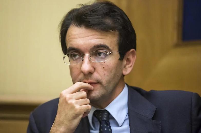 D'Attorre: &laquo;Pronti a sfidare il premier da sinistra. E i reduci del Pd vengano con noi&raquo;