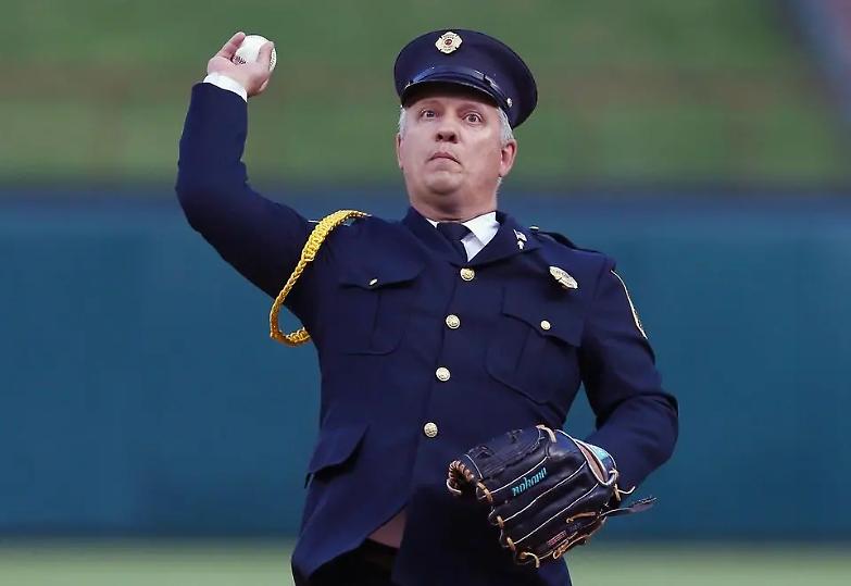 L'ex pompiere che rinnega Donald Trump: "Non lo voter&ograve; mai"