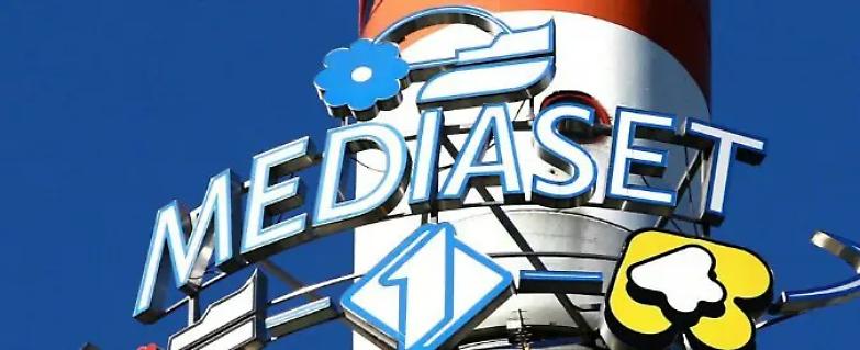 Mediaset sotto attacco. Il Cav ai ripari: &laquo;Pronti a difenderci&raquo;