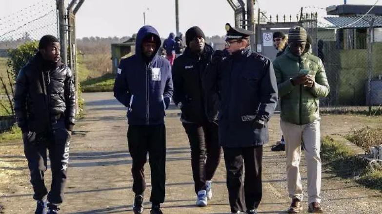 Cona, dopo la rivolta cento profughi trasferiti in Emilia