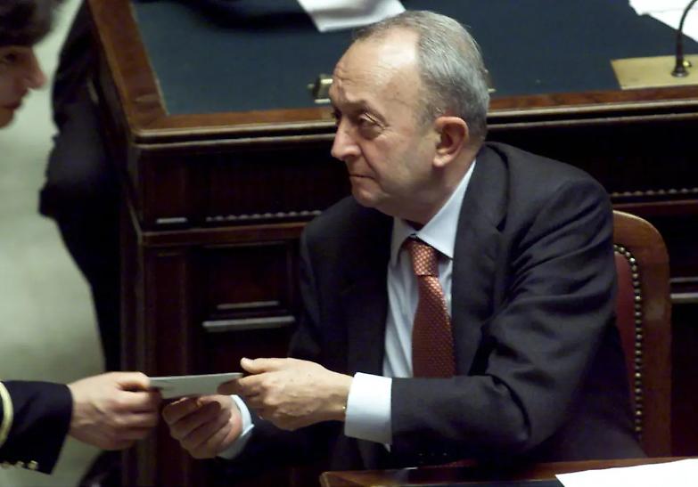 Diceva che la lingua avrebbe cambiato in meglio la societ&agrave;