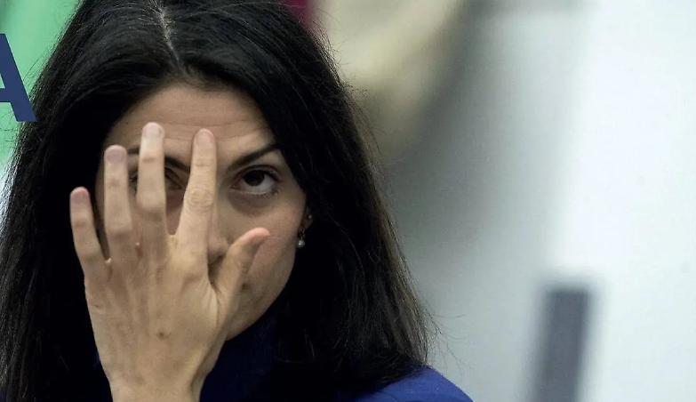 Roma, Virginia Raggi indagata per abuso d'ufficio e falso in atto pubblico
