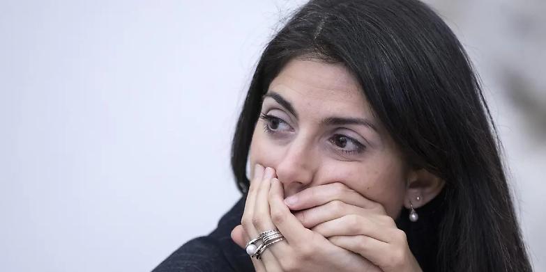 Virginia Raggi interrogata dai pm