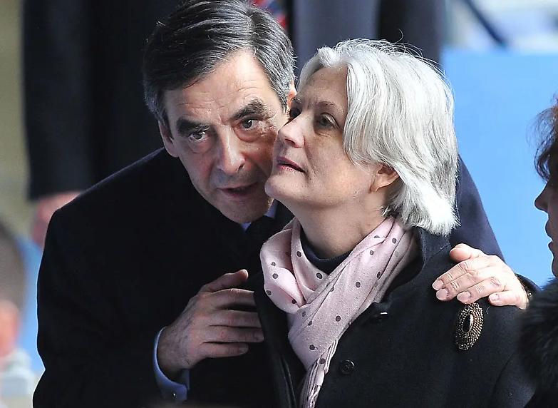 Indagati anche i figli, Fillon a un passo dall&rsquo;abbandono