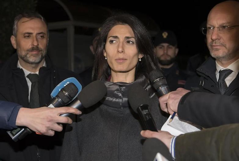 Parla Grillo: "Er sinnaco de Roma nun se tocca"