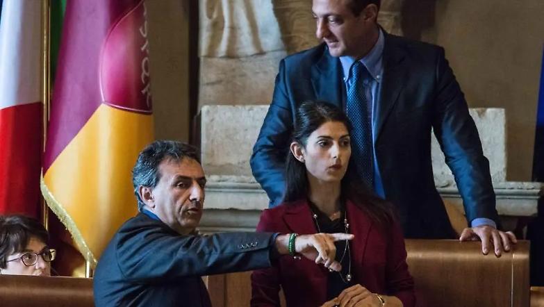Caso Raggi, indagato anche Romeo, l'uomo delle polizze...