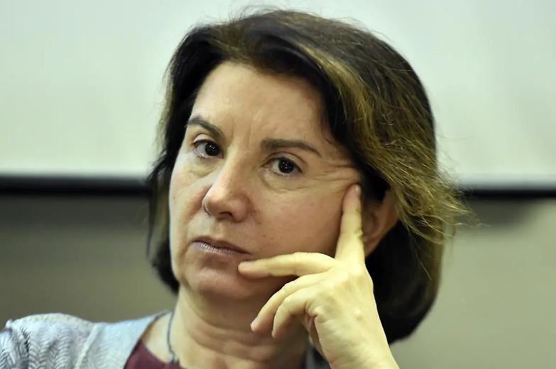 Roccella: &laquo;Finiremo per giustificare lo Stato Etico&raquo;