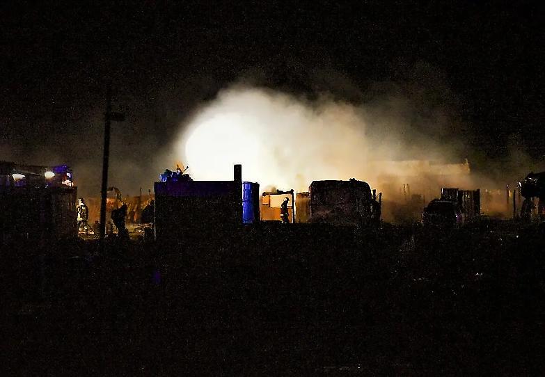 Brucia il "gran ghetto" di Rignano: morti due migranti