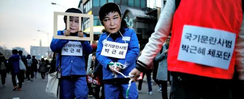 L'Alta corte di Seul depone la presidente Park. Scontri nelle piazze